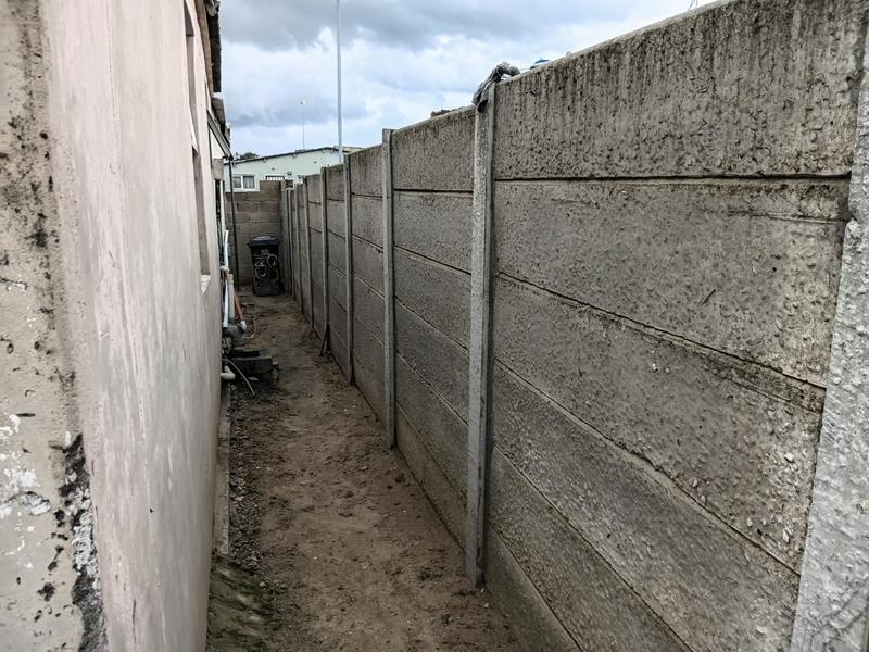2 Bedroom Property for Sale in New Macassar Western Cape
